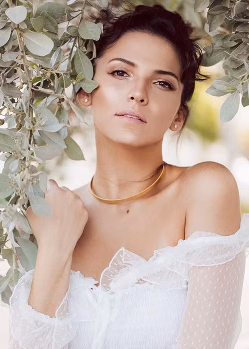 Tân hoa hậu thích bãi biển, các chuyến đi bộ, khám phá các vùng đất mới.