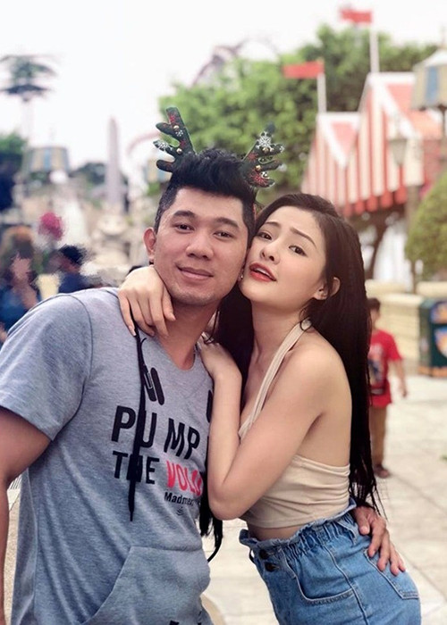 Gần đây, Lương Bằng Quang và Ngân 98 gây ồn ào khi nam ca sĩ giúp bạn gái thay đồ trong lúc livestream bán quần áo.