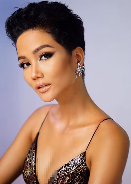 Đại diện Việt Nam thích biến hóa nhiều phong cách chứ không cố định phong cách gợi cảm như đối thủ đến từ Albania.