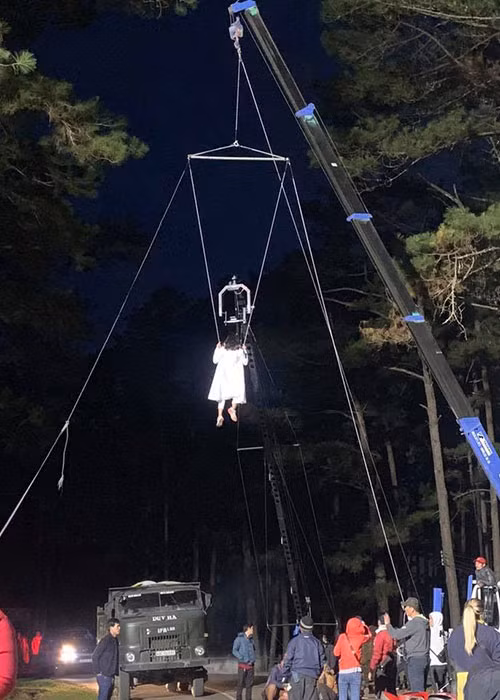 Lý Nhã Kỳ khá vất vả trên phim trường.