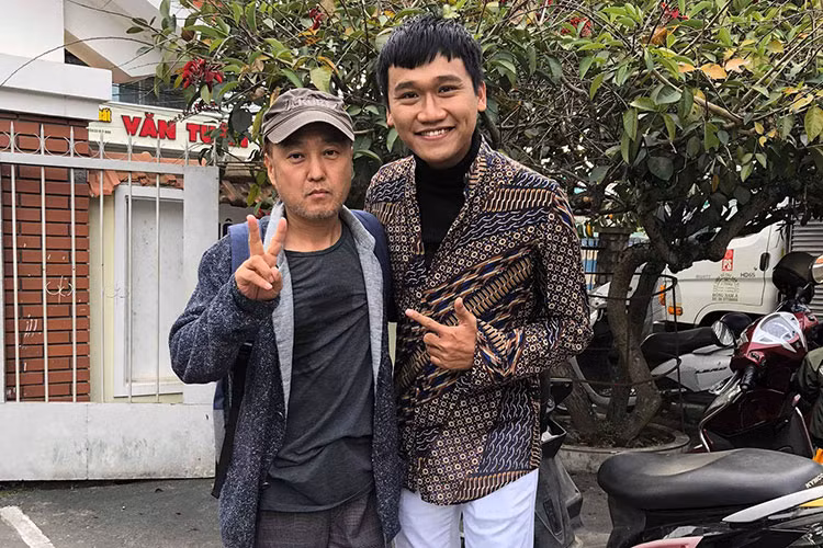 Mới đây, phim có Lý Nhã Kỳ bị dừng quay vô thời hạn dù chỉ mới thực hiện được 70% vì nhà sản xuất thiếu kinh phí.