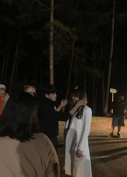 Nữ diễn viên chịu cái lạnh buốt xương vào nửa đêm trong rừng khi quay phim.