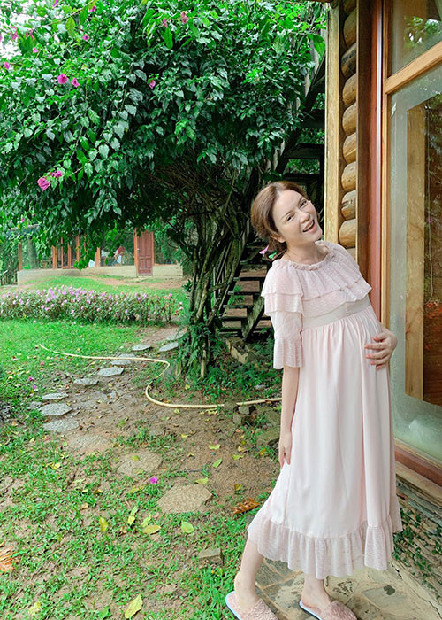 Nữ diễn viên từng hé lộ hình ảnh nhân vật của mình mang bầu.