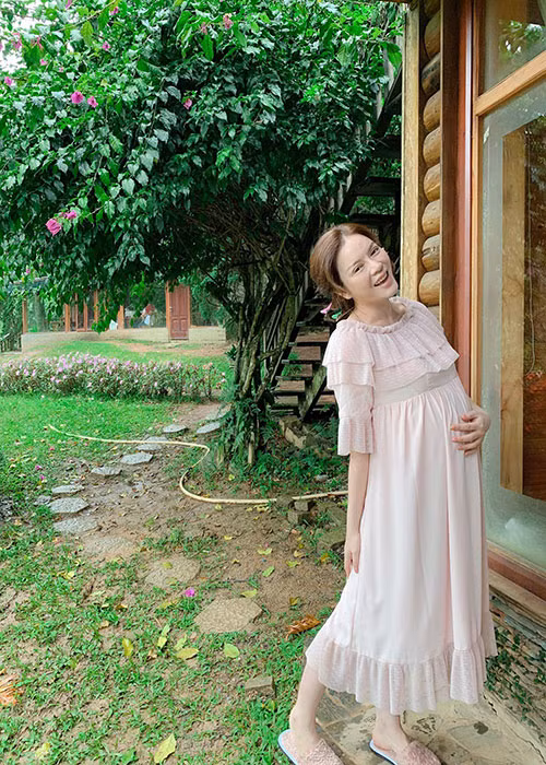 Nữ diễn viên từng hé lộ hình ảnh nhân vật của mình mang bầu.