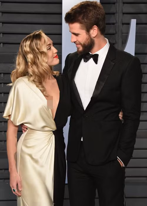 Miley và Liam đáp trả nghi vấn đường ai nấy đi bằng những hình ảnh tình tứ bên nhau. Ảnh: Cosmopolitan