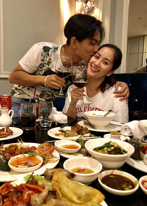 Để có được hạnh phúc viên mãn như ngày hôm nay, cặp đôi lệch tuổi đã trải qua bao sóng gió.