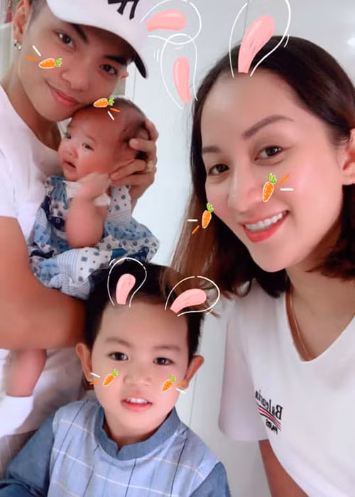 Hiện, người hâm mộ mong đợi đám cưới của Phan Hiển và Khánh Thi sẽ sớm diễn ra.