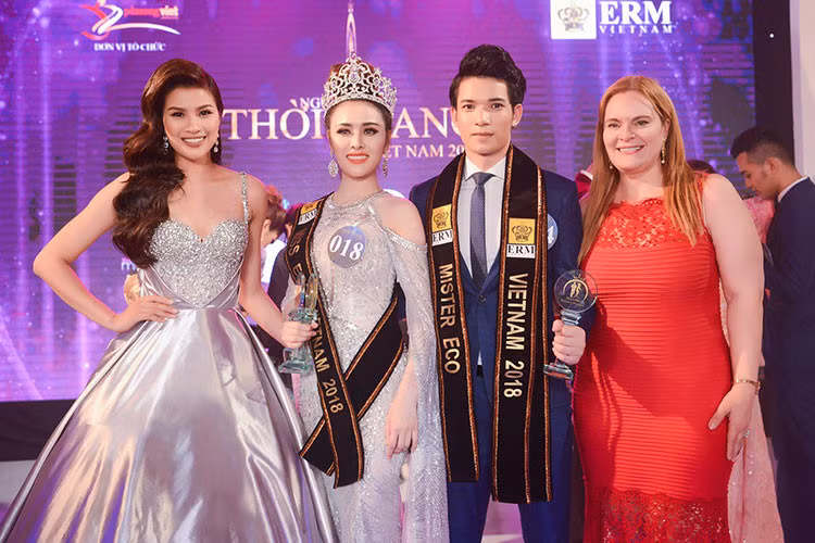 Vì loạt scandal, Thư Dung bị tước danh hiệu Á quân Người mẫu Thời trang Việt Nam 2018, Á hậu 3 Hoa hậu Du lịch Sinh thái Quốc tế 2018 và Hoa hậu Sắc đẹp Hoàn mỹ Toàn cầu 2017. Ảnh: Thể thao văn hóa