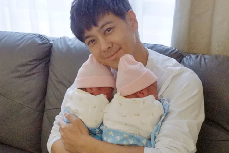 Trước ồn ào, tài tử "Thiên Long Bát Bộ" khẳng định không sử dụng đặc quyền. Lâm Chí Dĩnh cho biết vì quên mang đồ chơi cho con nên hỏi tiếp viên có đi lấy được không. Khi nhân viên mặt đất cho biết vì không gấp nên anh đã nhờ người xuống máy bay để lấy lại hành lý.