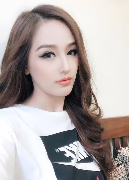 Những năm gần đây, để tập trung cho công việc kinh doanh, Mai Phương Thúy rút khỏi showbiz. Hiện, người đẹp vẫn chưa lên xe hoa. Ảnh: FBNV