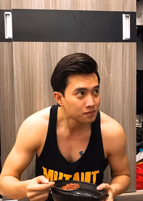 Bạn trai tin đồn của Bảo Anh khiến fan mê mệt bởi hình thể săn chắc.