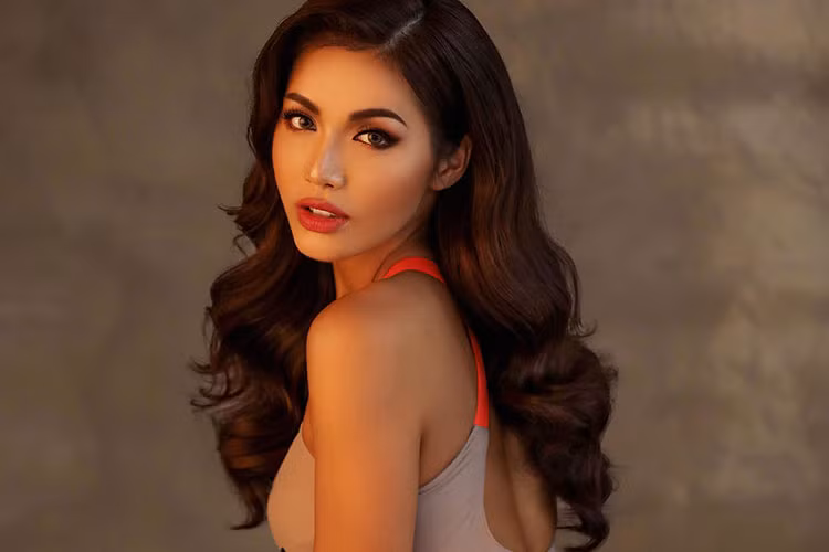 Ngoài nhan sắc, Minh Tú còn được đánh giá cao về thần thái, cách tạo dáng trong bộ ảnh áo tắm.