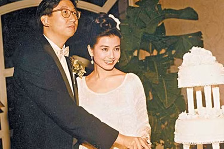 Chung Sở Hồng giải nghệ sau khi lập gia đình và quyết không sinh con. Sau khi chồng qua đời, cô mất 7 năm để vượt qua bệnh trầm cảm. Ảnh: Người lao động