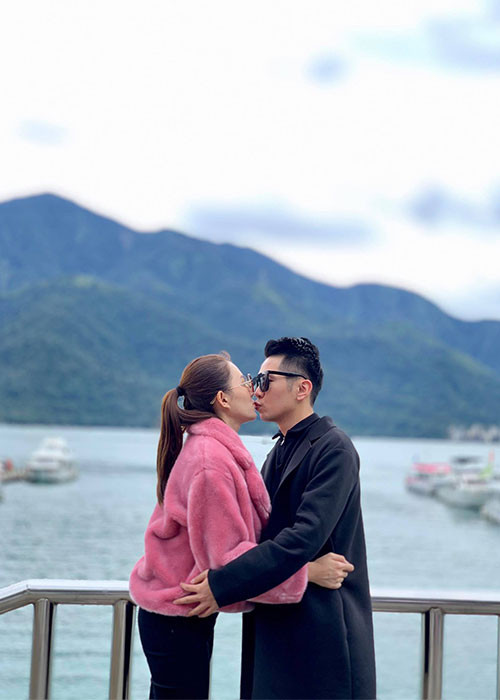 Theo nguồn tin, bạn trai của Lê Hà tên Hiếu Trần. Đám cưới của cặp đôi được cho là sẽ diễn ra sau dịp Tết Nguyên Đán 2019.