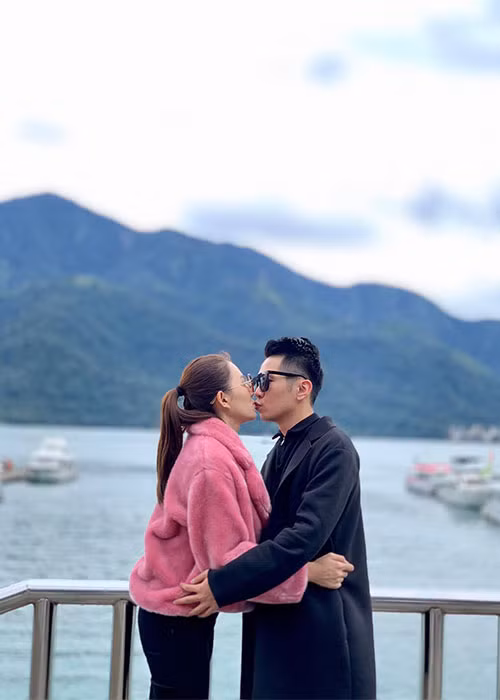 Theo nguồn tin, bạn trai của Lê Hà tên Hiếu Trần. Đám cưới của cặp đôi được cho là sẽ diễn ra sau dịp Tết Nguyên Đán 2019.