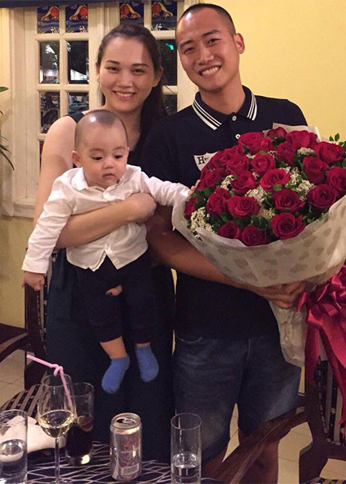 Làm dâu nhà đại gia, Ngọc Thạch rút khỏi làng giải trí. Đến năm 2014, chân dài gốc miền Tây sinh quý tử đầu lòng. Hiện, bạn thân của Ngọc Trinh mang bầu lần 2.