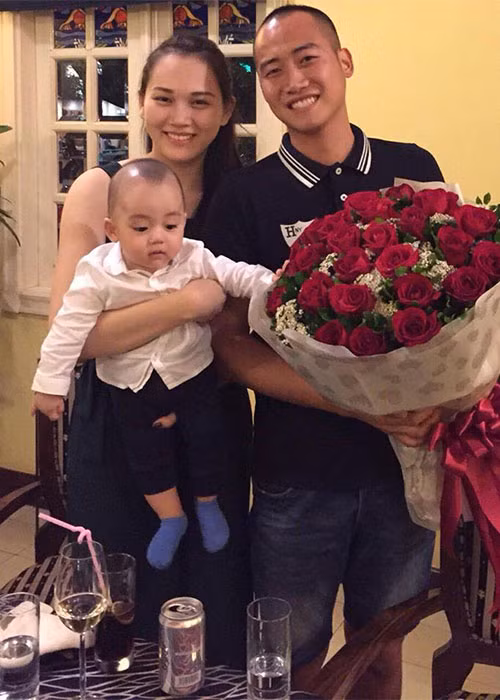 Làm dâu nhà đại gia, Ngọc Thạch rút khỏi làng giải trí. Đến năm 2014, chân dài gốc miền Tây sinh quý tử đầu lòng. Hiện, bạn thân của Ngọc Trinh mang bầu lần 2.