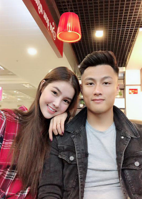 Kỳ Hân kết hôn với cầu thủ Mạc Hồng Quân, sau đó sinh con trai. Từ đó đến nay, cô ở ẩn.