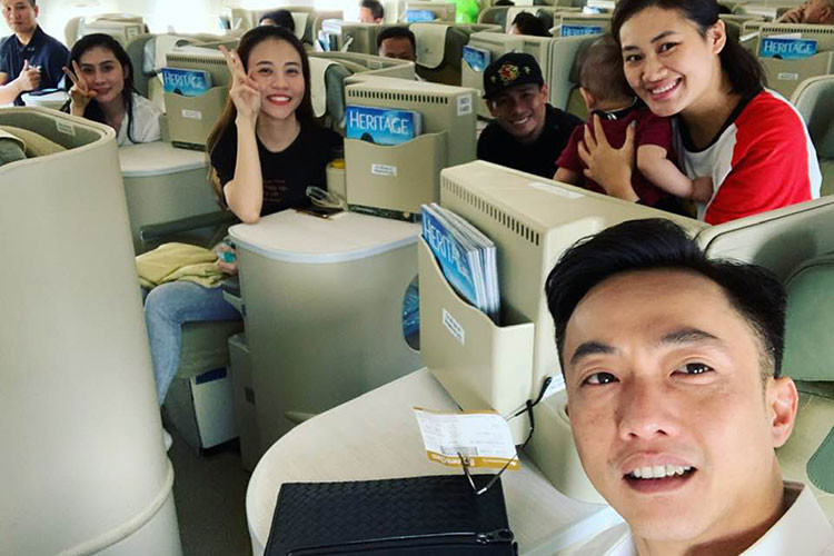 Từ khi gắn bó, vị thiếu gia phố núi thường xuyên đưa bạn gái đi du lịch. Xem video "Bị đồn ế show, hết thời, Hồ Ngọc Hà nói gì?". Nguồn Youtube/vtc