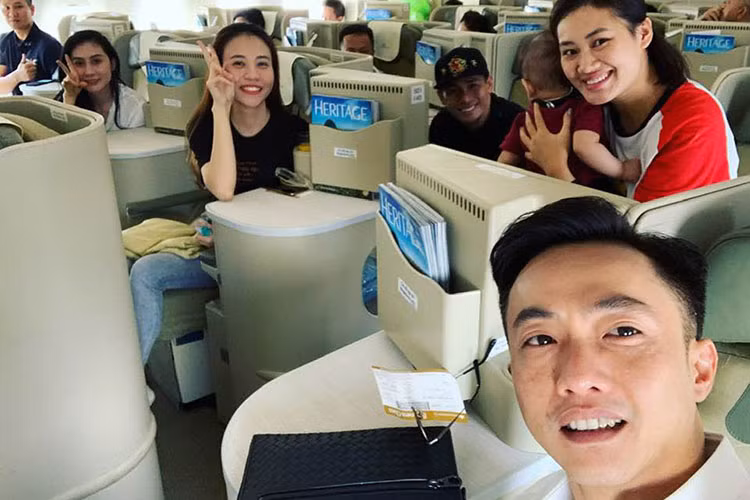 Từ khi gắn bó, vị thiếu gia phố núi thường xuyên đưa bạn gái đi du lịch. Xem video "Bị đồn ế show, hết thời, Hồ Ngọc Hà nói gì?". Nguồn Youtube/vtc