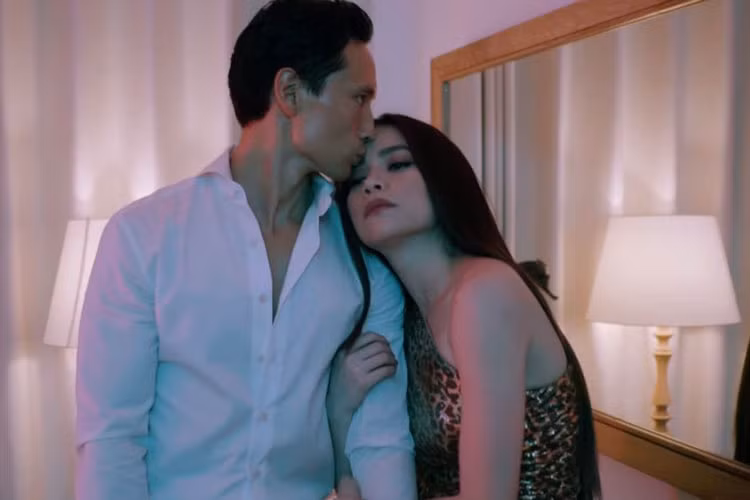 Từ khi gắn bó, Kim Lý hết lòng chiều chuộng Hà Hồ. Anh thường xuyên tháp tùng cô đi diễn, đóng MV của bạn gái. Ảnh: VTC