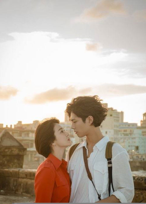 Trong bộ phim “Encounter”, bà xã của Song Joong Ki đóng cặp với mỹ nam kém tuổi Park Bo Gum. Ảnh: Fanpage