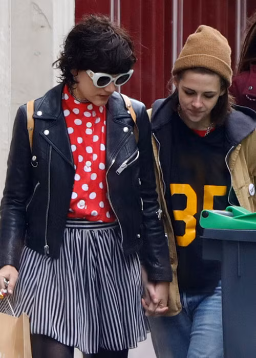 Soko tỏ ra rất mê mệt ngôi sao "Chạng vạng". Có tin cho hay, tình cảm của hai người tan vỡ là vì Kristen lăng nhăng với người mẫu Stella Maxwell. 