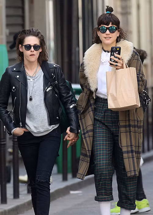 Thời gian chia tay Alicia, Kristen hẹn hò với nữ ca sĩ người Pháp Soko. Thế nhưng mối tình này chỉ kéo dài vài tháng. 