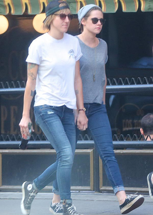 Sau khi đường ai nấy đi một thời gian, ngôi sao "Chạng vạng" trở lại vòng tay của tình cũ Alicia nhưng cuối cùng vẫn chia tay dù từng muốn nhận con nuôi chung. 