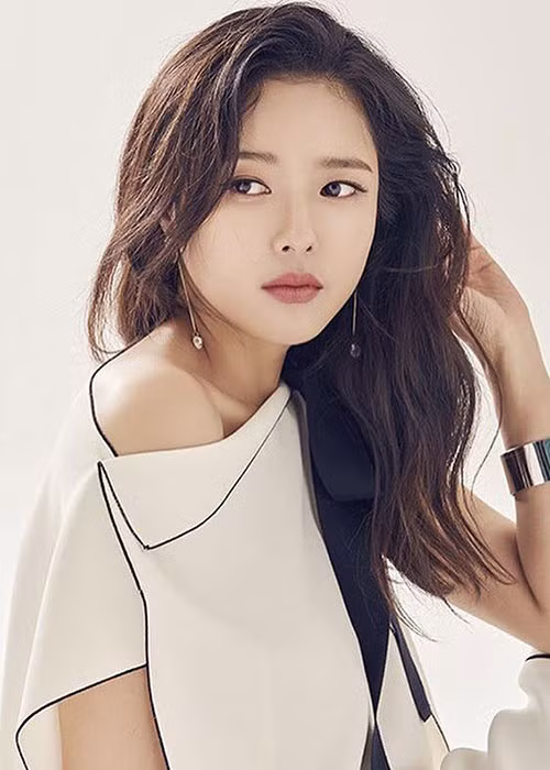 Nữ diễn viên phim "Cười lên Dong Hae" lên xe hoa khi bước sang tuổi 36. Ảnh: Instagram