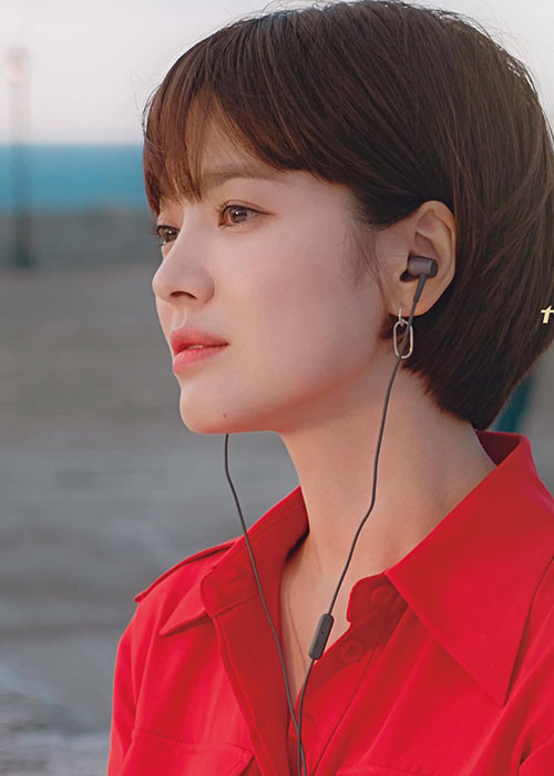 Fan không khỏi sốc trước vẻ đẹp trẻ mãi không già của bà xã Song Joong Ki. Ảnh: Fanpage