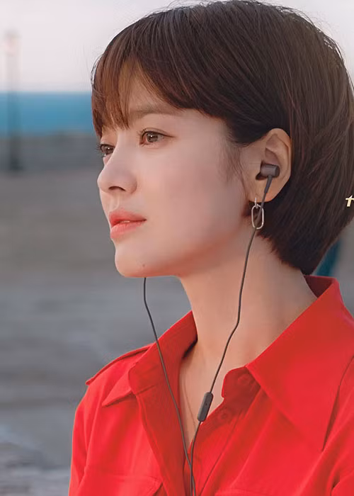 Fan không khỏi sốc trước vẻ đẹp trẻ mãi không già của bà xã Song Joong Ki. Ảnh: Fanpage