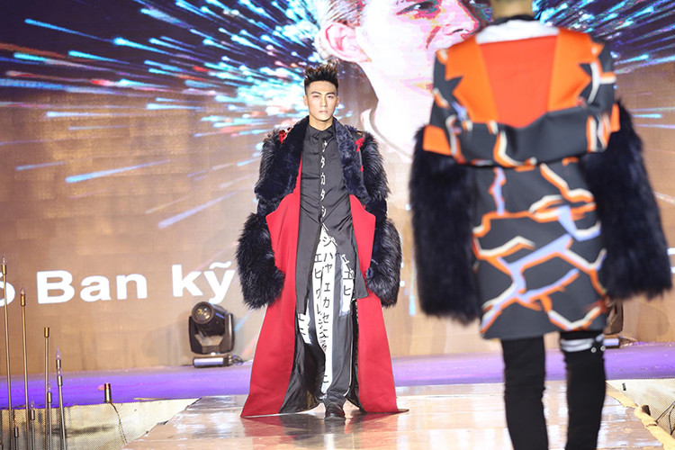 Đăng quang The Face 2018, Trung Kiên trở thành người mẫu nam đầu tiên giành ngôi vị cao nhất.