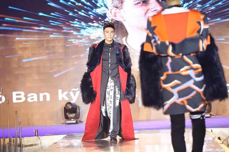 Đăng quang The Face 2018, Trung Kiên trở thành người mẫu nam đầu tiên giành ngôi vị cao nhất.