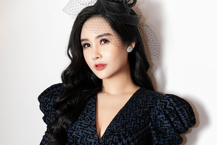 Trên Lao động, ông Nguyễn Quang Vinh - Cục trưởng Cục Nghệ thuật Biểu diễn cho hay quan điểm của Cục là sẽ không chấp phép cho Ngân Anh thi quốc tế. Về các lý do vì sao không cấp phép, Cục sẽ có văn bản trả lời.