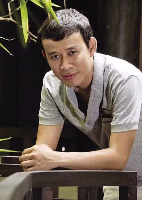 Giống Khắc Tiệp, Phúc Nguyễn cũng là ông bầu showbiz Việt có nhiều phát ngôn gây sốc. Trên Dân Việt năm 2018, Phúc Nguyễn đưa ra quan điểm: “Để bước chân vào showbiz, bạn sẽ phải chi tiền hoặc lên giường với người khác hoặc chính bạn phải có tài năng thực sự”. Ảnh: Dân Việt