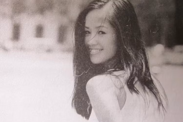 Hồng Nhung ở tuổi 33 vẫn trẻ trung, xinh đẹp. Ảnh: Vietnammoi