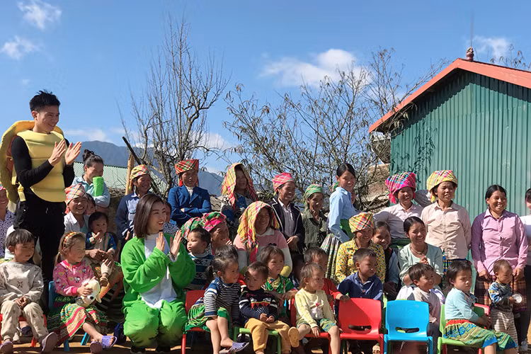 Trở lại lần này, Mỹ Linh tình cờ gặp lại bạn Lò Văn Mười - nạn nhân bị mất 5 người thân trong đợt lũ năm 2017, cũng đang trên đường về thôn thăm gia đình nên cô mời bạn Mười (mặc trang phục chú rùa) lên thôn Cu Vai để cùng cô thực hiện điều ước cho các em nhỏ tại đây.