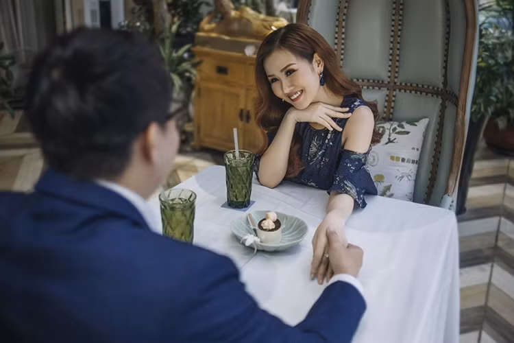 Võ Hạ Trâm đã giấu mặt và danh tính bạn trai với công chúng. Ảnh: Thế giới điện ảnh