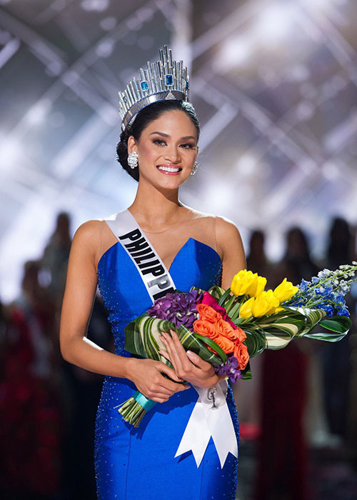 Pia Wurtzbach sinh năm 1989, là diễn viên, người mẫu, MC truyền hình nổi tiếng. Năm 2015, cô đăng quang Hoa hậu Hoàn vũ Thế giới.