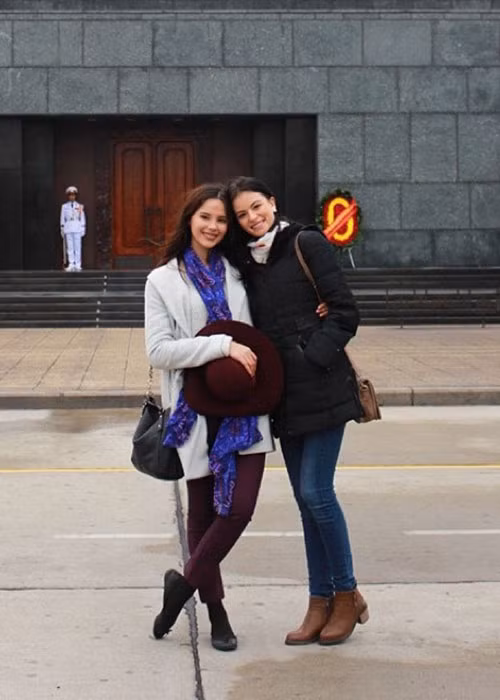 Năm 2015, khi đến Việt Nam nghỉ dưỡng, Catriona đã chọn khám phá Hà Nội và Hạ Long.