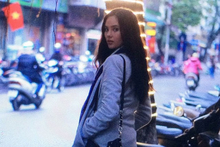Catriona đến thăm Hà Nội khi chưa đăng quang Hoa hậu Thế giới Philippines 2016.