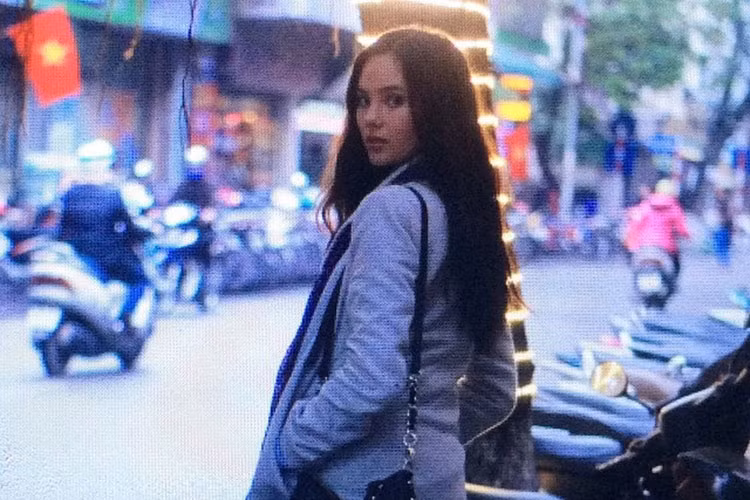 Catriona đến thăm Hà Nội khi chưa đăng quang Hoa hậu Thế giới Philippines 2016.