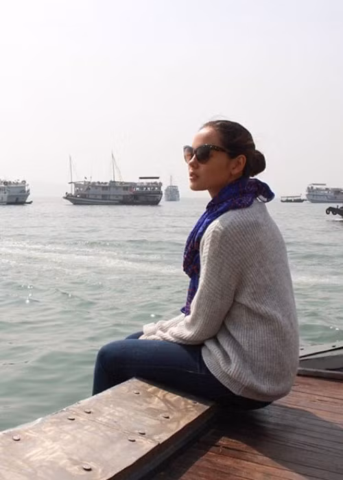 Một trong những sở thích của bông hồng lai Australia - Philippines là đi du lịch.