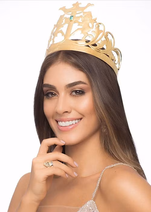 Để dập tan nghi vấn kỳ thị đối thủ chuyển giới, đại diện Colombia thường xuyên chia sẻ hình ảnh bên bạn cùng phòng.