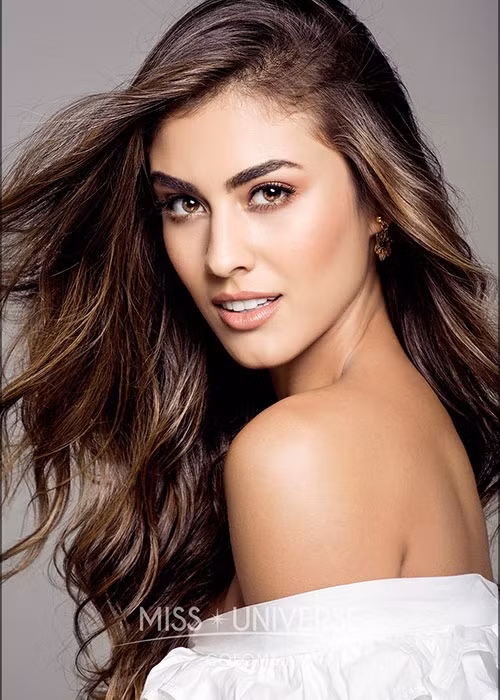 Valeria năm nay 20 tuổi, từng đăng quang Hoa hậu Hoàn vũ Colombia 2018.