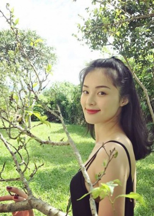 Động thái đáng chú ý của Hạ Vi thời gian qua là gỡ bỏ nhiều chia sẻ của mình trên trang cá nhân vào năm 2017 và 2018.