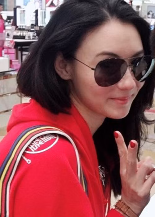 Từ khi ly hôn, Trương Bá Chi chưa công khai bất kì mối quan hệ tình cảm nào.