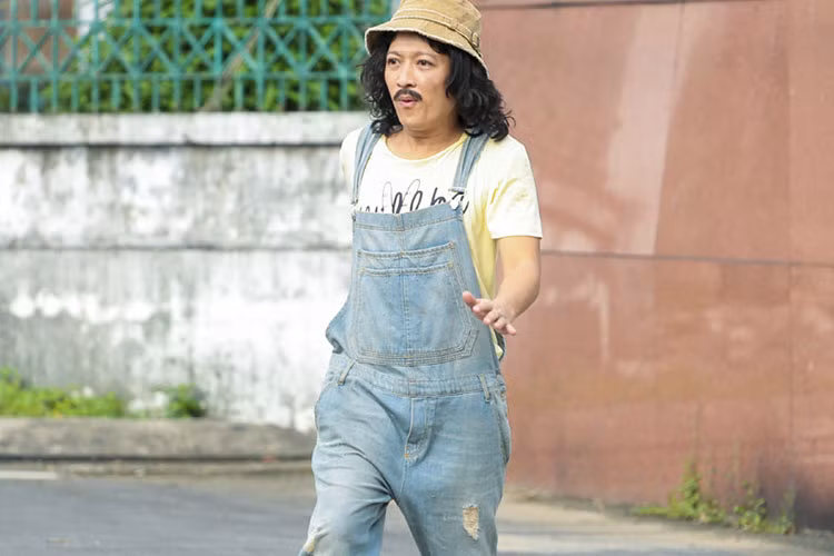 Ngoài Thái Hòa, Trường Giang cũng hiện là một trong những diễn viên có cát sê cao nhất trong làng giải trí Việt. Một nguồn tin từng cho rằng nhà sản xuất bộ phim “Siêu sao siêu ngố” năm 2018 đã bỏ ra 1,5 tỷ đồng để có cái gật đầu của Trường Giang.