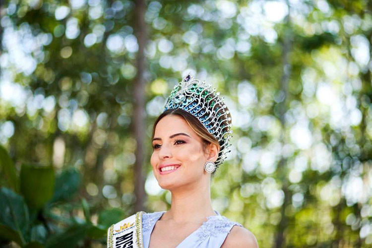 Đến từ Brazil, Jessica Carvalho phần nào thể hiện được khả năng của mình khi lọt top 32 phần thi siêu mẫu, top 25 phần thi nhân ái. Đại diện Brazil cũng là một trong những thí sinh được kỳ vọng sẽ tiến xa trong chung kết.